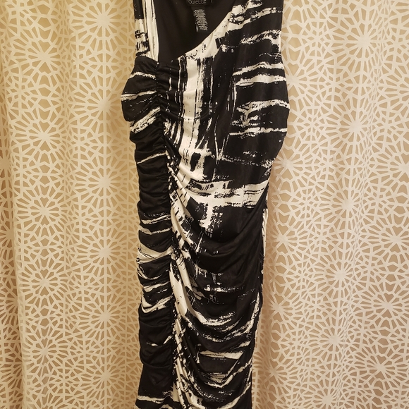 Style Ruched Dress - Picture 6 of 9